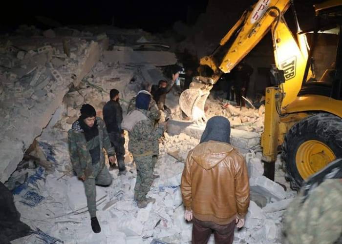Aleppo building collapse leaves at least 10 dead, including one child