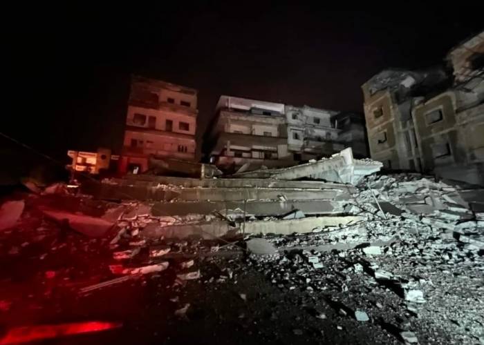 Powerful 7.8 quake knocks down buildings in Turkey, Syria
