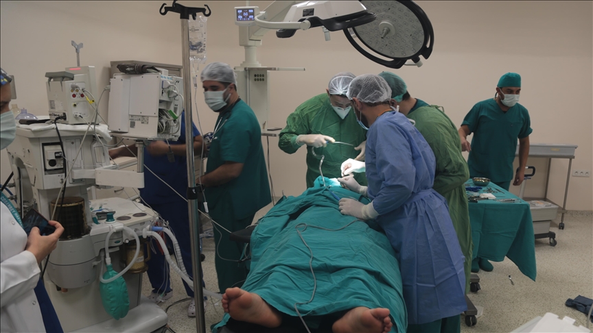 Syria: Turkish doctors perform 40 surgeries in 48 hours
