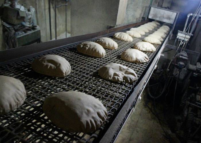Swedia: people can get bread only by distributors, no bakeries
