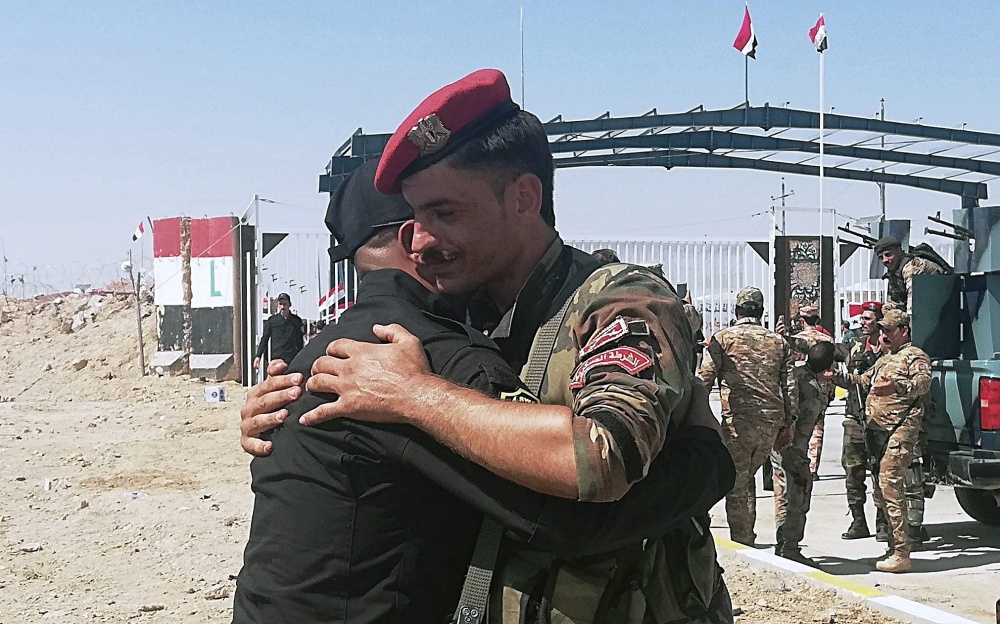 Iraq army redeploys forces on border with Syria