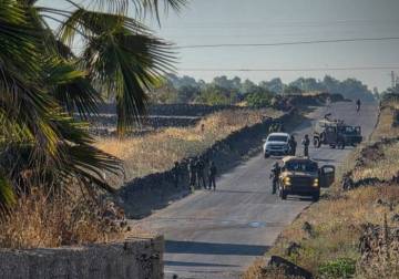 Israeli occupation forces raid southern Quneitra, set up military checkpoint