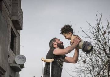 Award-winning photo offers Syria family a new life