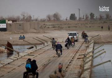Deir ez-Zor: Syrian army opens temporary bridge over Euphrates River 