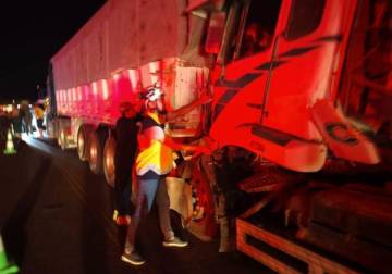 Two die in traffic accidents as Civil Defense responds to 100 fires across Syria