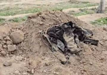 Two mass graves exhumed south of Damascus: Footage