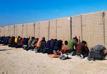 Syrians flee city after IS militants attack prison