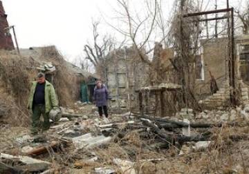 Ukraine says 1 soldier killed in east as tensions rise