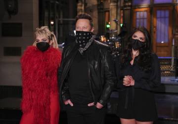 Elon Musk shows humility and hubris as 'SNL' host