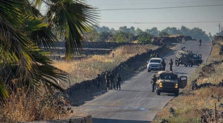 Israeli occupation forces raid southern Quneitra, set up military checkpoint